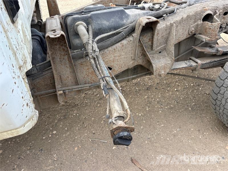 Chevrolet Silverado 3500HD 4x4 Crew Cab Cab and Chassis Cabines