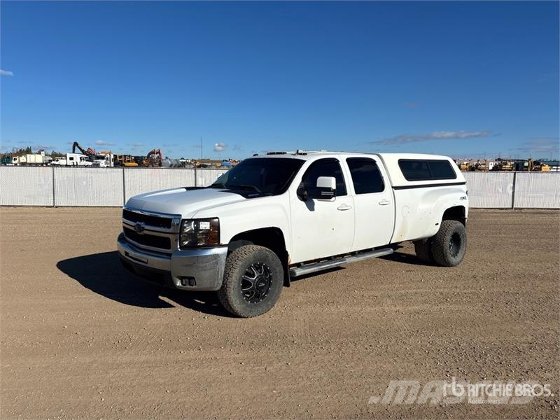 Chevrolet Silverado 3500HD 4x4 Crew Cab Pickup Andere Transporter