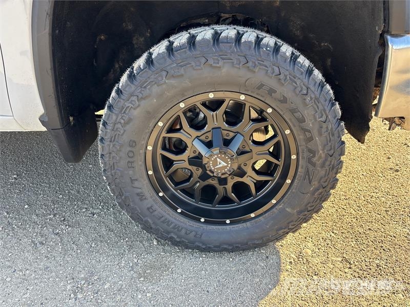 Chevrolet Silverado 3500HD 4x4 Crew Cab Pickup Övriga bilar
