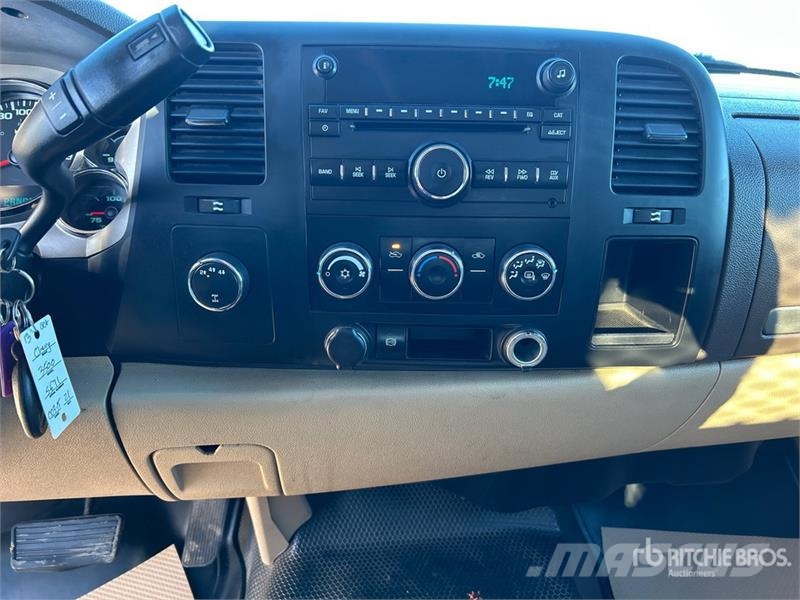 Chevrolet Silverado 3500HD 平板式/側卸式卡車
