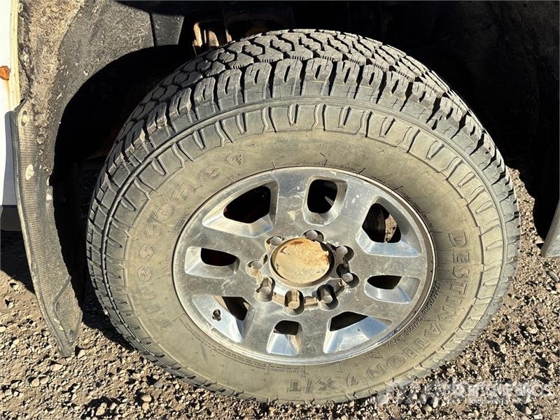 Chevrolet Silverado 3500HD Вантажівки-платформи/бокове розвантаження