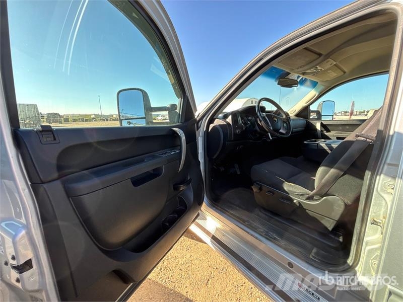 Chevrolet Silverado 3500HD 4x4 Crew Cab Pickup Ostalo