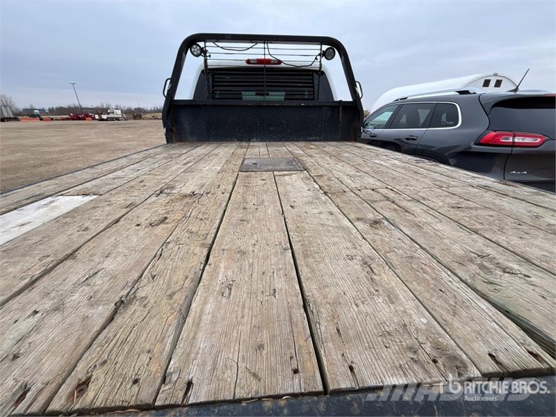 Chevrolet Silverado 3500HD Flatbed/Dropside trucks