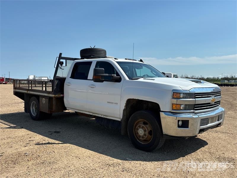 Chevrolet Silverado 3500HD شاحنات مسطحة/مفصلية الجوانب