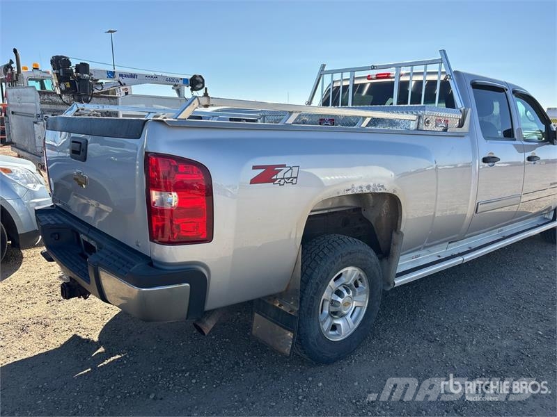 Chevrolet Silverado 3500HD 4x4 Crew Cab Pickup Ostalo
