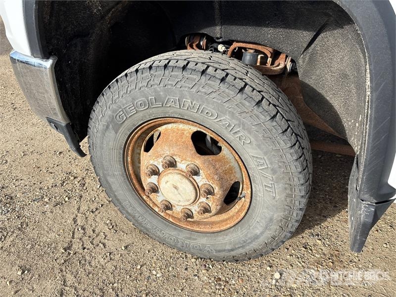 Chevrolet Silverado 3500HD Plošinové nákladné automobily/nákladné automobily so sklápacími bočnicami