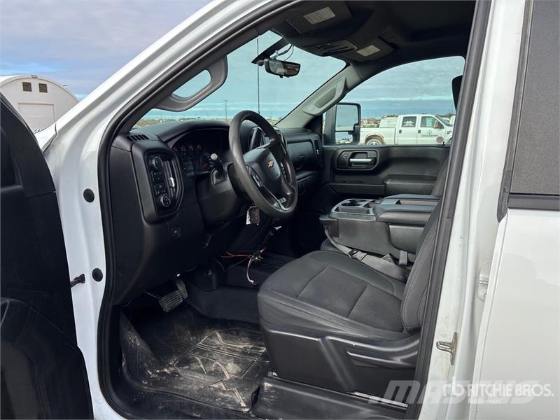 Chevrolet Silverado 3500HD Plošinové nákladné automobily/nákladné automobily so sklápacími bočnicami