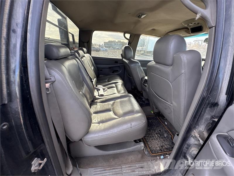 Chevrolet SILVERADO 3500 4x4 Crew Cab Pickup Citi