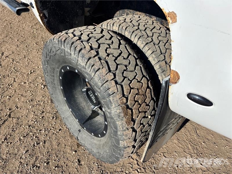 Chevrolet Silverado 3500HD 4x4 Crew Cab Pickup Andere Transporter
