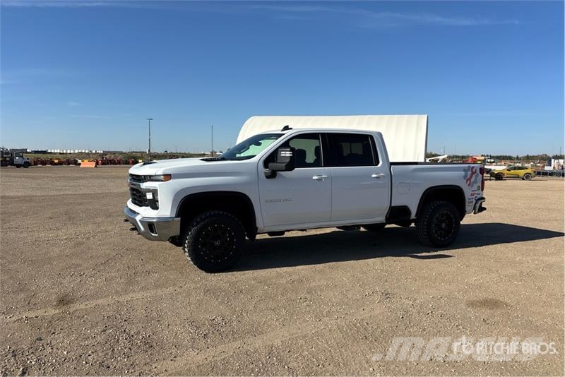 Chevrolet Silverado 3500HD 4x4 Crew Cab Pickup Övriga bilar