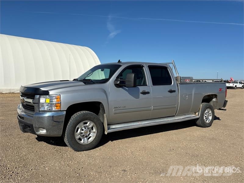 Chevrolet Silverado 3500HD 4x4 Crew Cab Pickup Ostalo