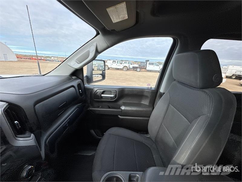 Chevrolet Silverado 3500HD Plošinové nákladné automobily/nákladné automobily so sklápacími bočnicami