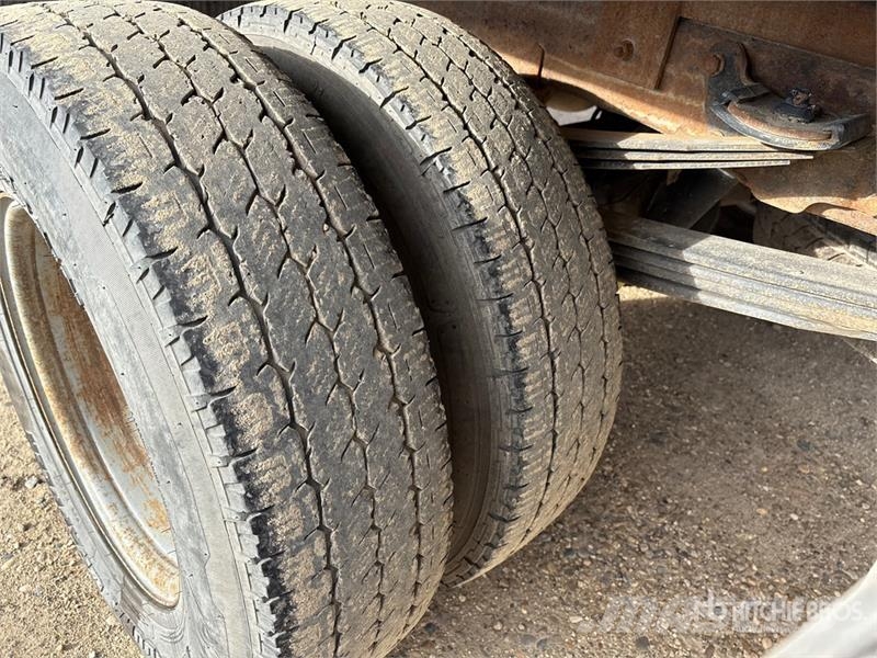 Chevrolet Silverado 3500HD Plošinové nákladné automobily/nákladné automobily so sklápacími bočnicami