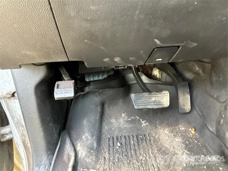 Chevrolet Silverado 3500HD 4x4 Crew Cab Cab and Chassis Cabines