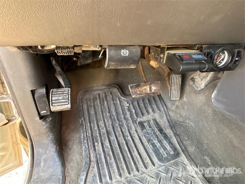 Chevrolet Silverado 3500 LT 4x4 Crew Cab Flatbed Truck Planbiler
