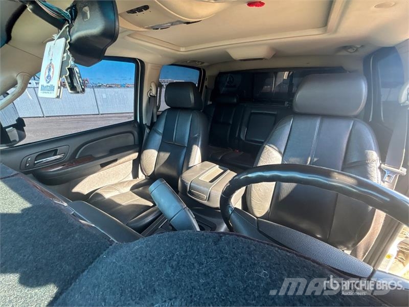 Chevrolet Silverado 3500HD 4x4 Crew Cab Pickup Andere Transporter
