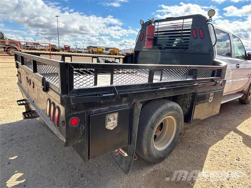 Chevrolet Silverado 3500 LT 4x4 Crew Cab Flatbed Truck Planbiler