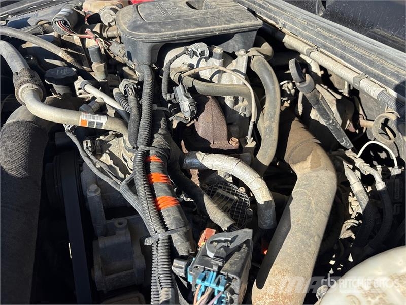 Chevrolet Silverado 3500HD Platformas/izkraušana no sāniem