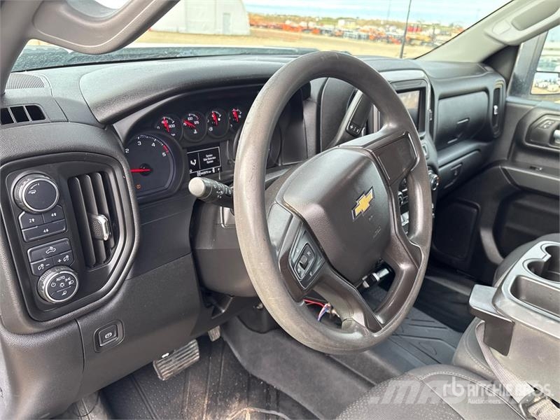 Chevrolet Silverado 3500HD Plošinové nákladné automobily/nákladné automobily so sklápacími bočnicami