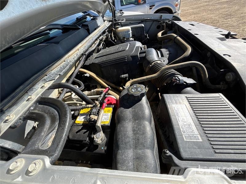 Chevrolet Silverado 3500HD 4x4 Crew Cab Pickup Ostalo