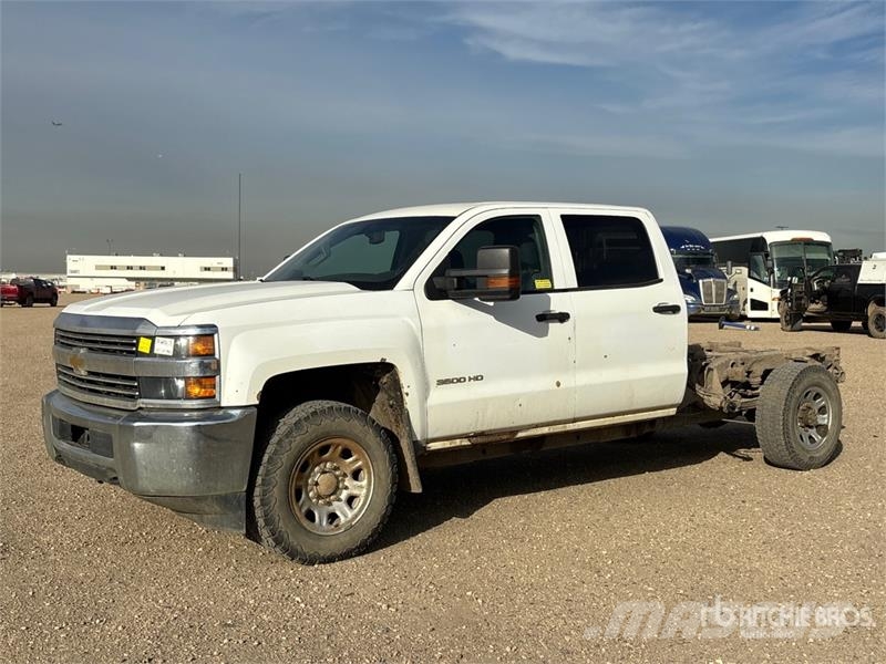 Chevrolet Silverado 3500HD 4x4 Crew Cab Cab and Chassis Cabines
