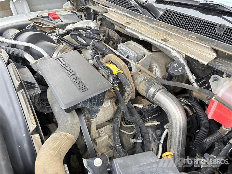 Chevrolet Silverado 3500HD LT 4x4 Crew Cab Pickup Прочие фургоны