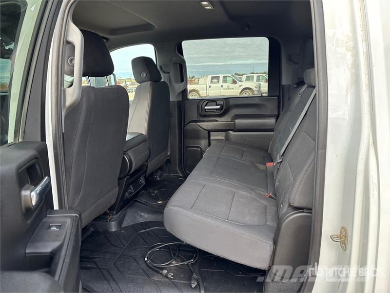 Chevrolet Silverado 3500HD Plošinové nákladné automobily/nákladné automobily so sklápacími bočnicami