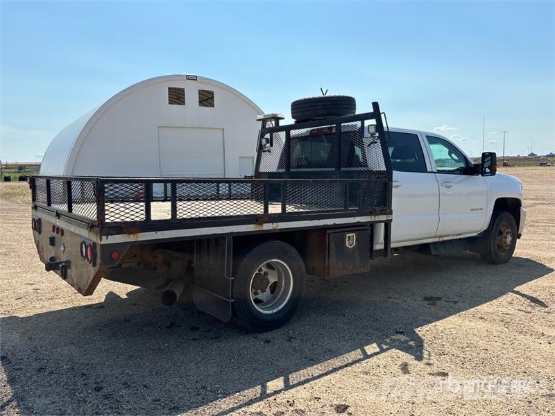 Chevrolet Silverado 3500HD شاحنات مسطحة/مفصلية الجوانب