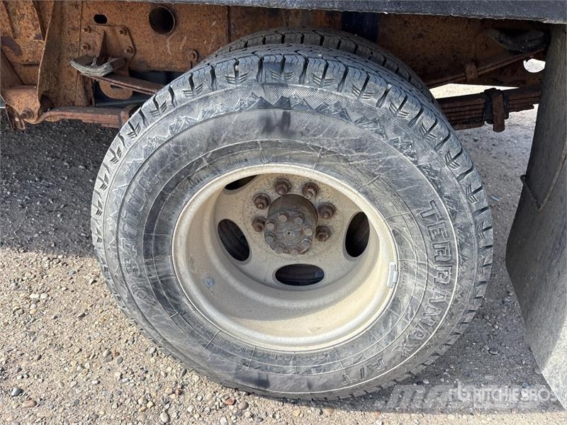 Chevrolet Silverado 3500 LT 4x4 Crew Cab Flatbed Truck Planbiler