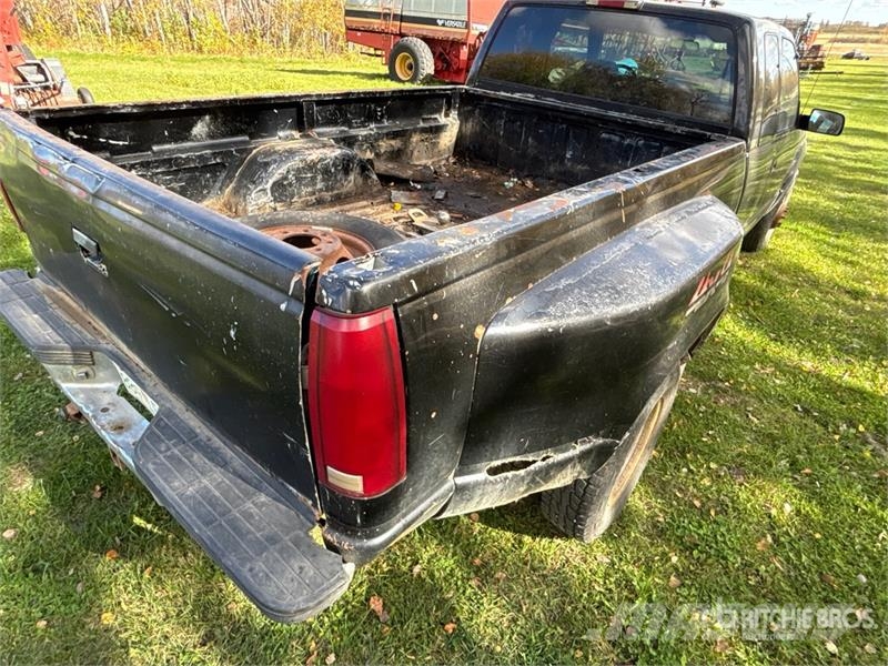 Chevrolet Silverado 3500 4x4 Crew Cab Pickup Otros