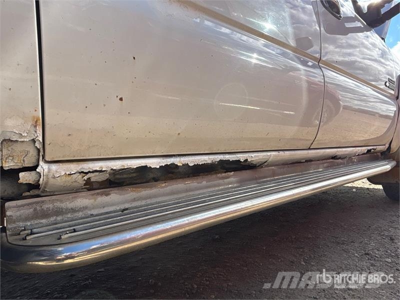 Chevrolet Silverado 3500 LT 4x4 Crew Cab Flatbed Truck Planbiler