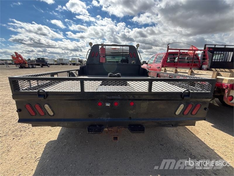 Chevrolet Silverado 3500 LT 4x4 Crew Cab Flatbed Truck Planbiler