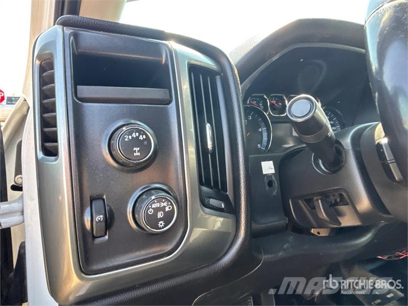 Chevrolet Silverado 3500HD شاحنات مسطحة/مفصلية الجوانب