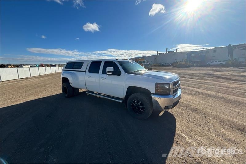 Chevrolet Silverado 3500HD 4x4 Crew Cab Pickup Andere Transporter
