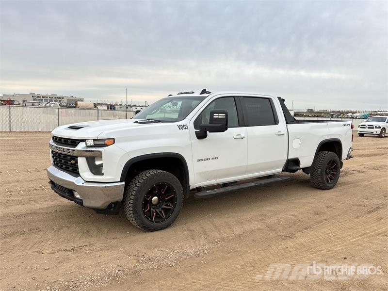 Chevrolet Silverado 3500HD LT 4x4 Crew Cab Pickup Прочие фургоны