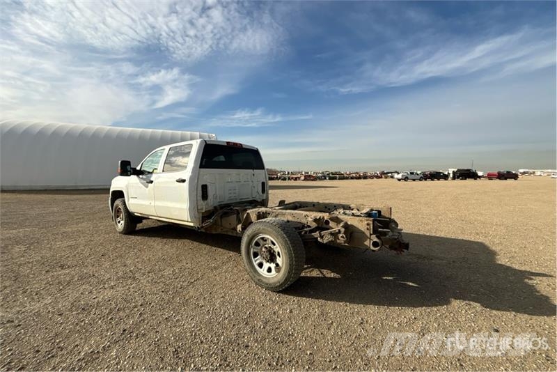 Chevrolet Silverado 3500HD 4x4 Crew Cab Cab and Chassis Cabines