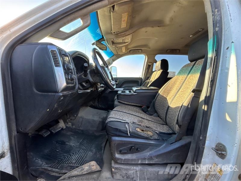 Chevrolet Silverado 3500HD Вантажівки-платформи/бокове розвантаження