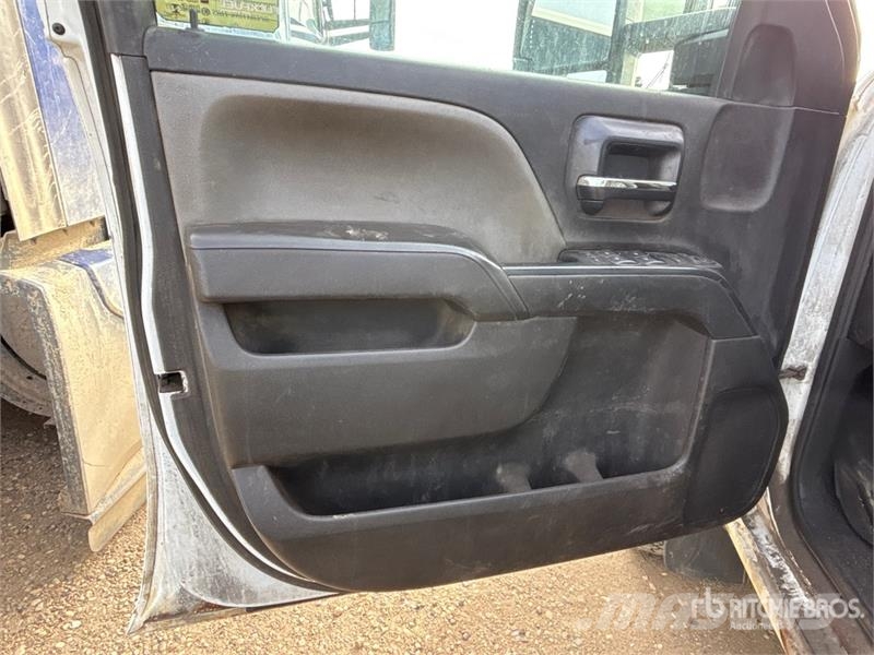 Chevrolet Silverado 3500HD 4x4 Crew Cab Cab and Chassis Cabines