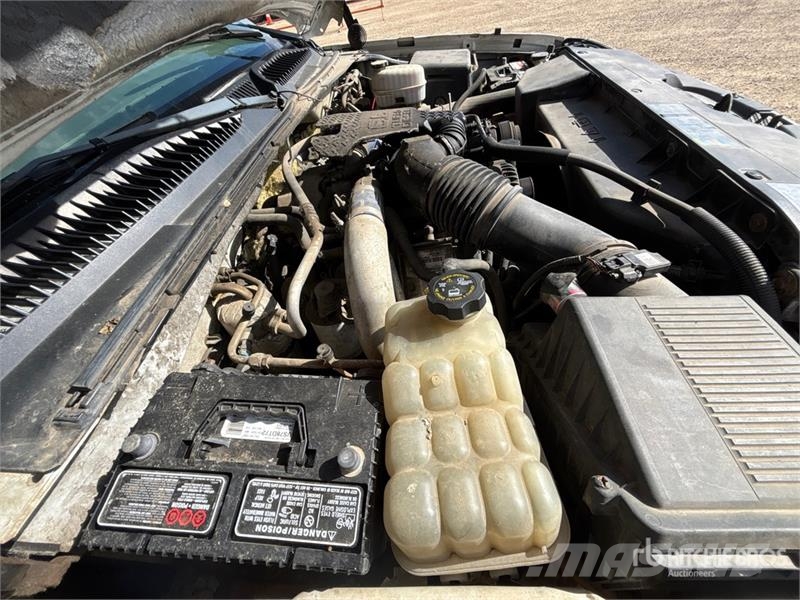 Chevrolet Silverado 3500 LT 4x4 Crew Cab Flatbed Truck Planbiler