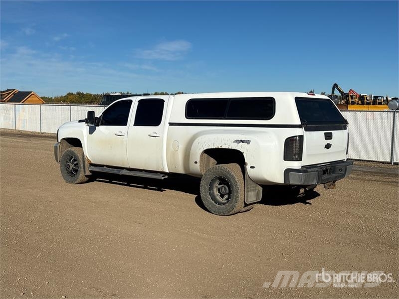 Chevrolet Silverado 3500HD 4x4 Crew Cab Pickup Andre varebiler