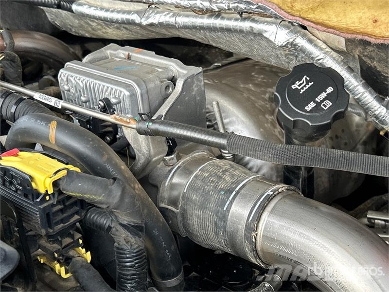 Chevrolet Silverado 3500HD Z71 4x4 Crew Cab Pickup Outro