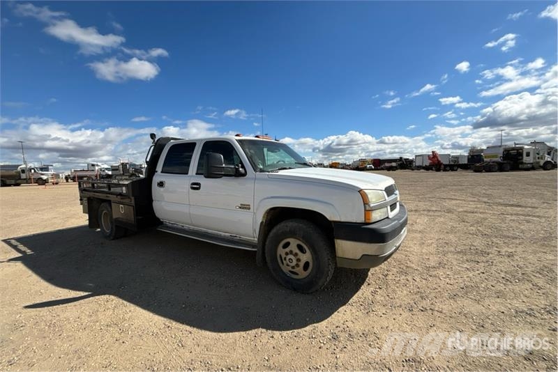 Chevrolet Silverado 3500 LT 4x4 Crew Cab Flatbed Truck Planbiler