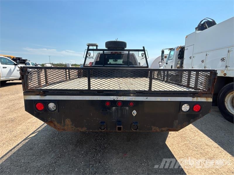 Chevrolet Silverado 3500HD شاحنات مسطحة/مفصلية الجوانب