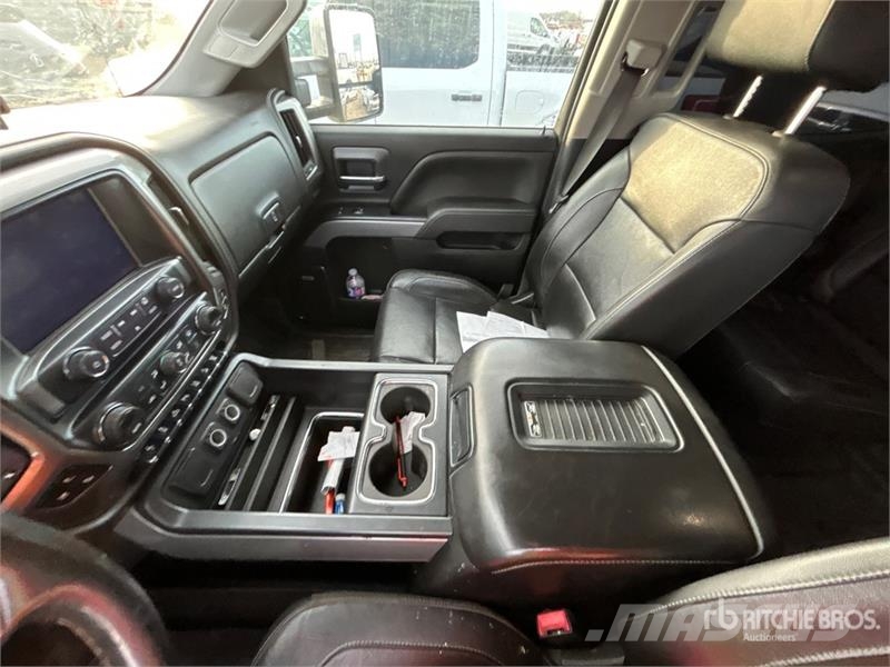 Chevrolet Silverado 3500HD Z71 4x4 Crew Cab Pickup أخرى
