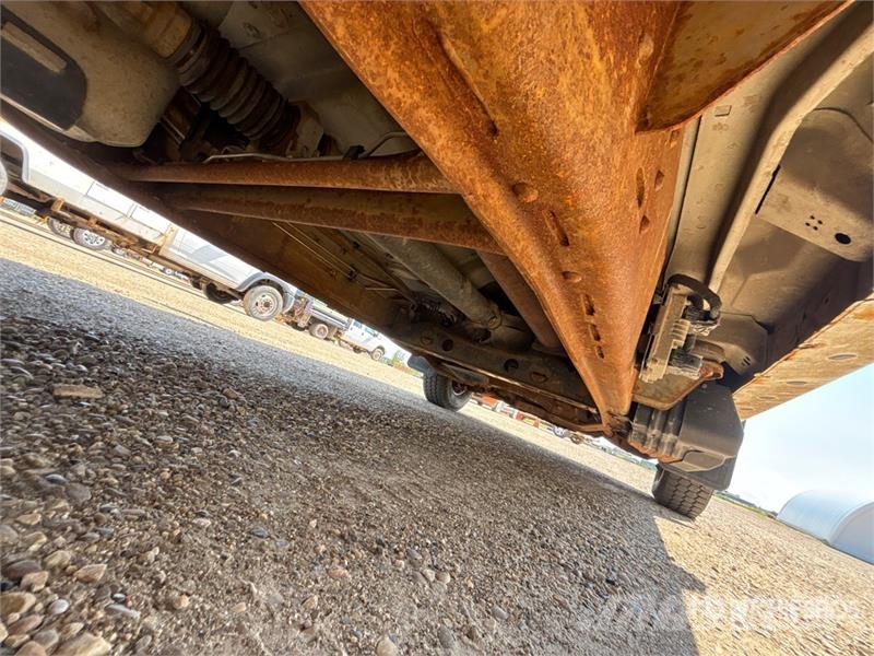 Chevrolet Silverado 3500HD شاحنات مسطحة/مفصلية الجوانب