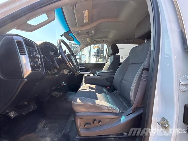 Chevrolet Silverado 3500HD شاحنات مسطحة/مفصلية الجوانب