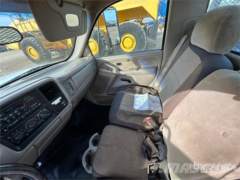 Chevrolet Silverado 3500 4x2 Flatbed Truck Kamioni sa otvorenim sandukom