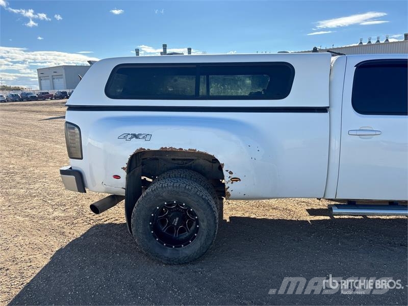 Chevrolet Silverado 3500HD 4x4 Crew Cab Pickup Andere Transporter
