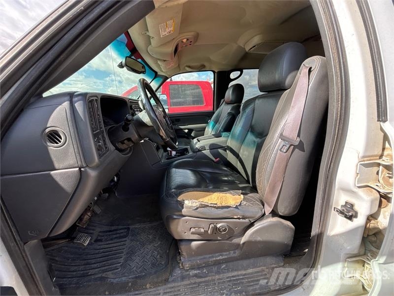 Chevrolet Silverado 3500 LT 4x4 Crew Cab Flatbed Truck Planbiler
