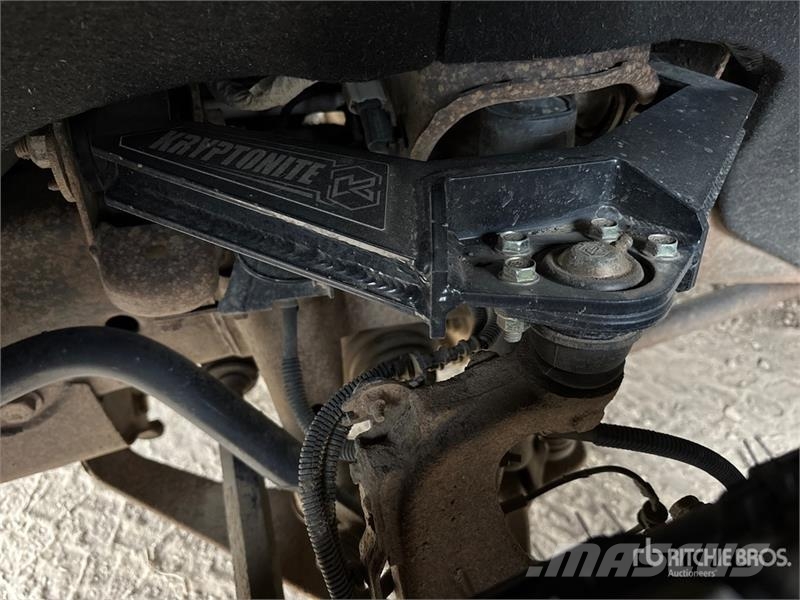 Chevrolet Silverado 3500HD LT 4x4 Crew Cab Pickup Прочие фургоны